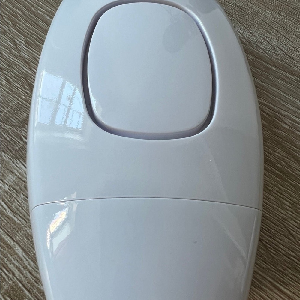 Glossy White Ergonomic IPL Hair Remover